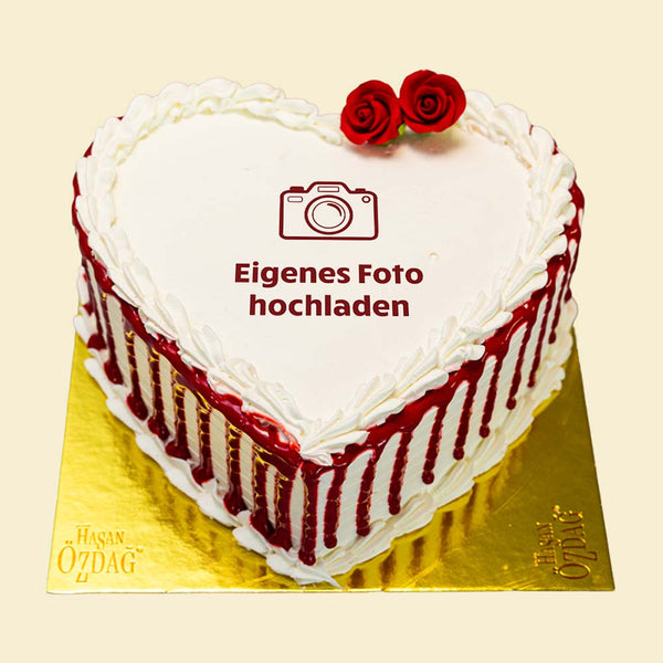 Herzförmige Foto-Torte mit Sahne  & Rosen – Individuell gestaltbar