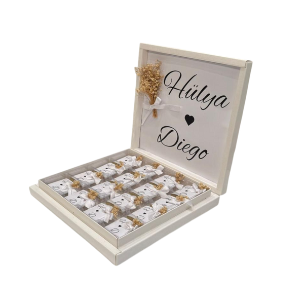 Timeless Love – Personalisierte Hochzeits-Schoko-Box (16 Stück)