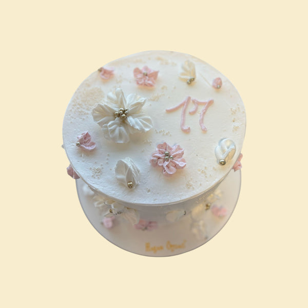 Elegante Blütentorte mit Initialen / Puddingfüllung und Sahnecreme( Krem Santi)