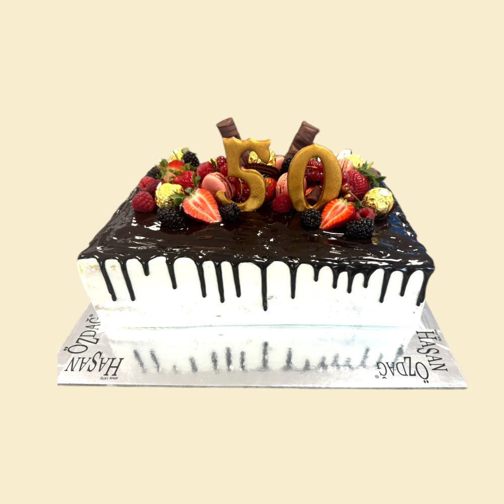 Beerige Drip-Torte 50 Jahre – mit Früchten, Schokolade & Buttercremeüberzug