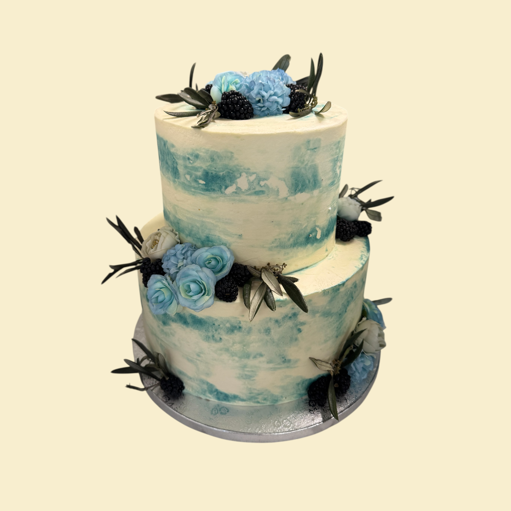 Mediterrane Hochzeitstorte mit Beeren & Blüten – 2-stöckig