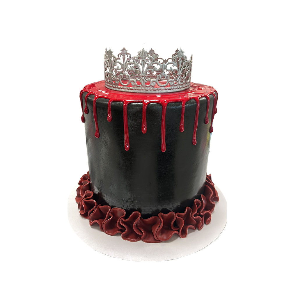 Schwarze Torte mit roten Drip und silberner Krone
