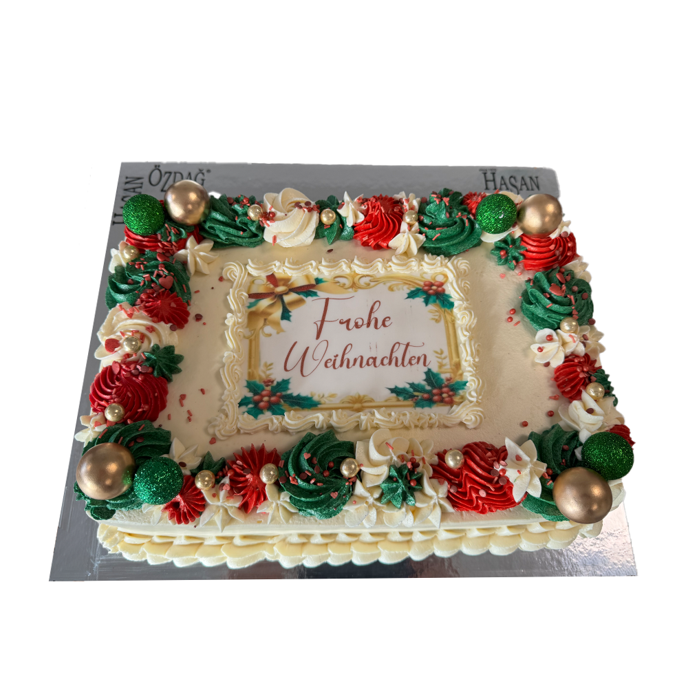 Weiße Weihnachts-Torte mit rot-grüner Spritzdeko, Perlen, Streuseln  und Weihnachtskugeln. In der Mitte ist ein Weihnachtsbild