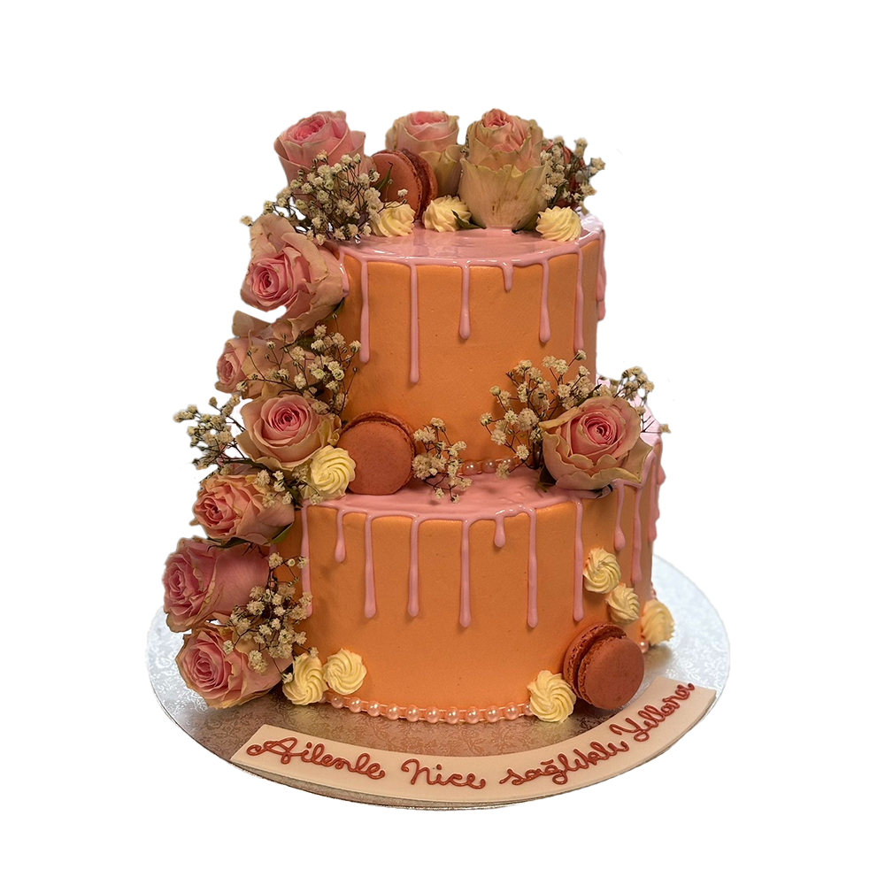 Zweistöckiger rosa Drip-Cake mit rosa drip, Macarons, Schleierkraut und Rosen