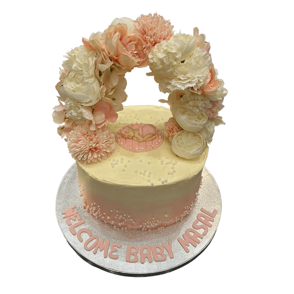 Weiß-rosa  Ombre.Torte mit Blumenkranz und schlafenden Baby 