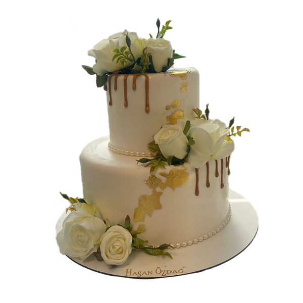 Drip Cake mit Blattgold und Rosen