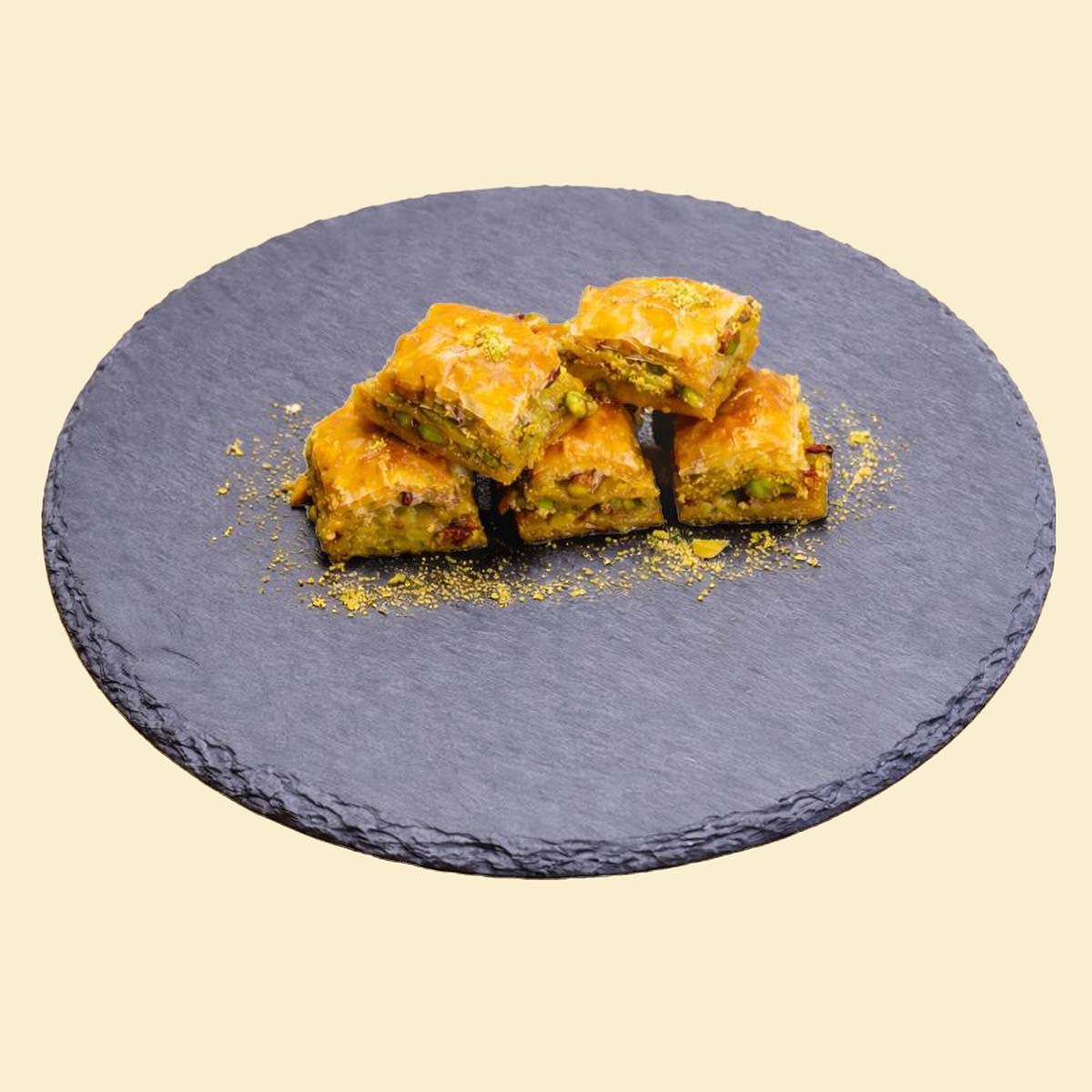 Hausgemachte Baklava mit Pistazienstücken aus Köln