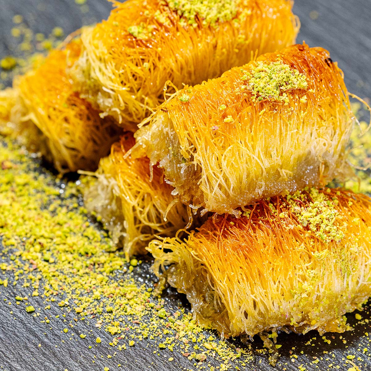 Sarma Kadayıf mit Antep-Pistazien – Antep Fıstıklı Sarma Kadayıf