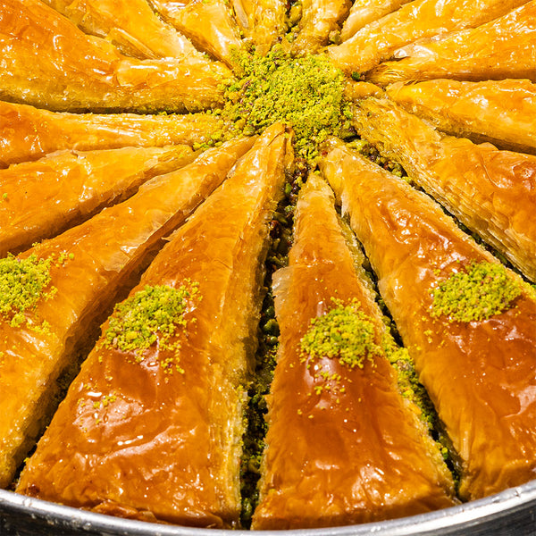 Havuc Dilim Baklava mit Pistazien – geschichteter Blätterteig, traditionell zubereitet.