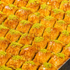 Klassische Baklava mit Pistazien – geschichteter Blätterteig, traditionell zubereitet.