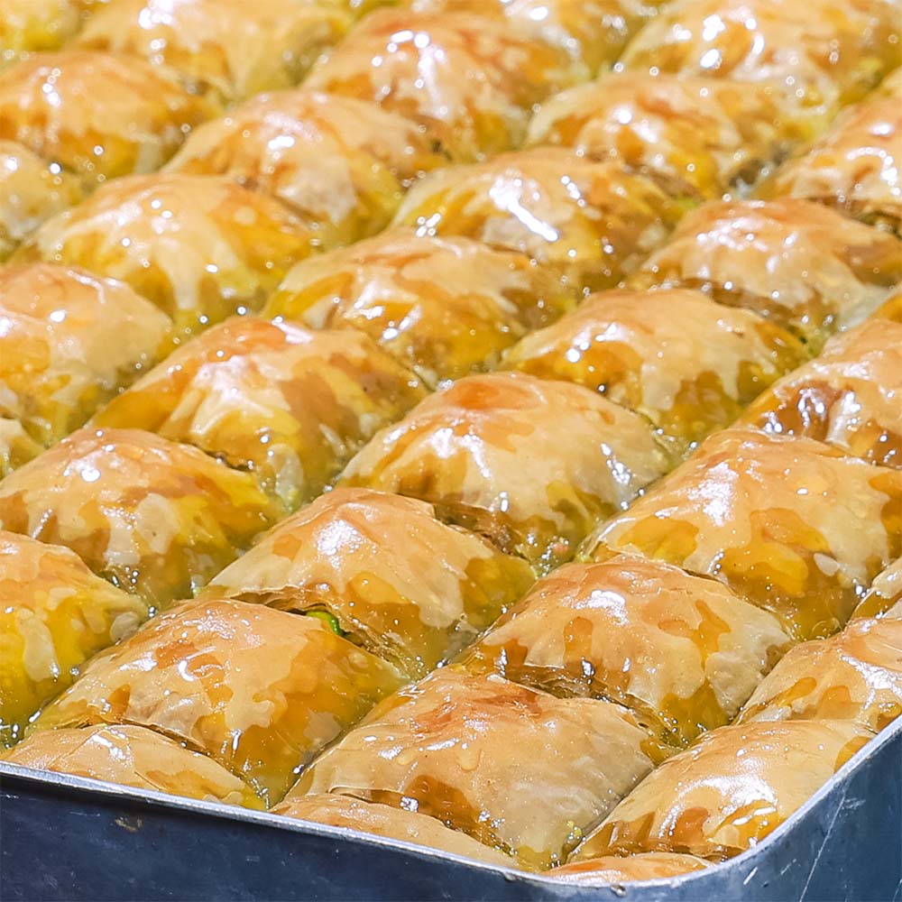 Cevizli Sultan Baklava – bol cevizli, el yapımı geleneksel tatlı.