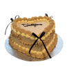 Herzförmige Coquette-Torte in Kaffee-Tönen mit schwarzen Schleifen