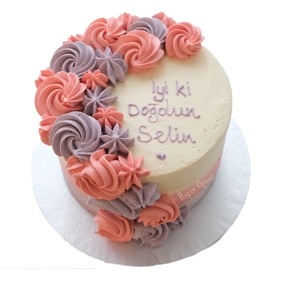 Torte mit rosa und lila Spritzdeko