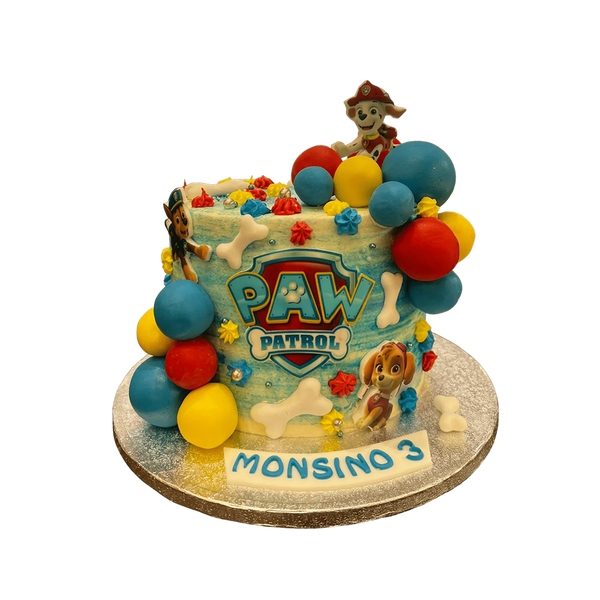 Farbenfrohe Paw-Patrol-Torte mit Gelben, Roten und Blauen Kugeln. Die Deko enthält Knochen, Spritzer und Bilder der Hunde