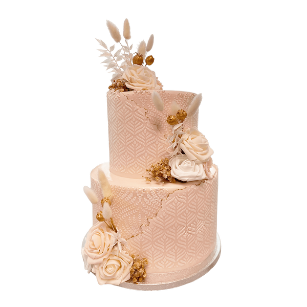 Zweistöckige Boho-Torte mit Muster, Gold-Elementen und weißen Rosen